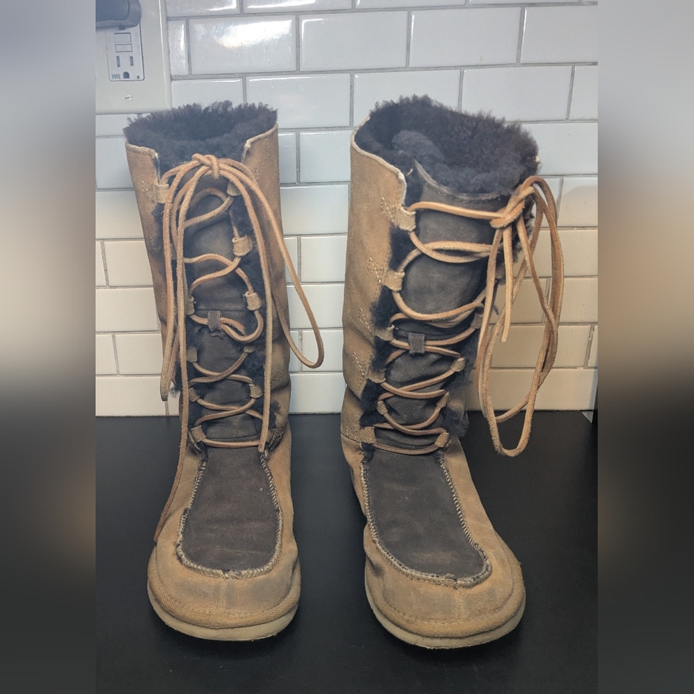 UGG Whitley Chestnut and Chocolate Lace-Up Boots Size 7